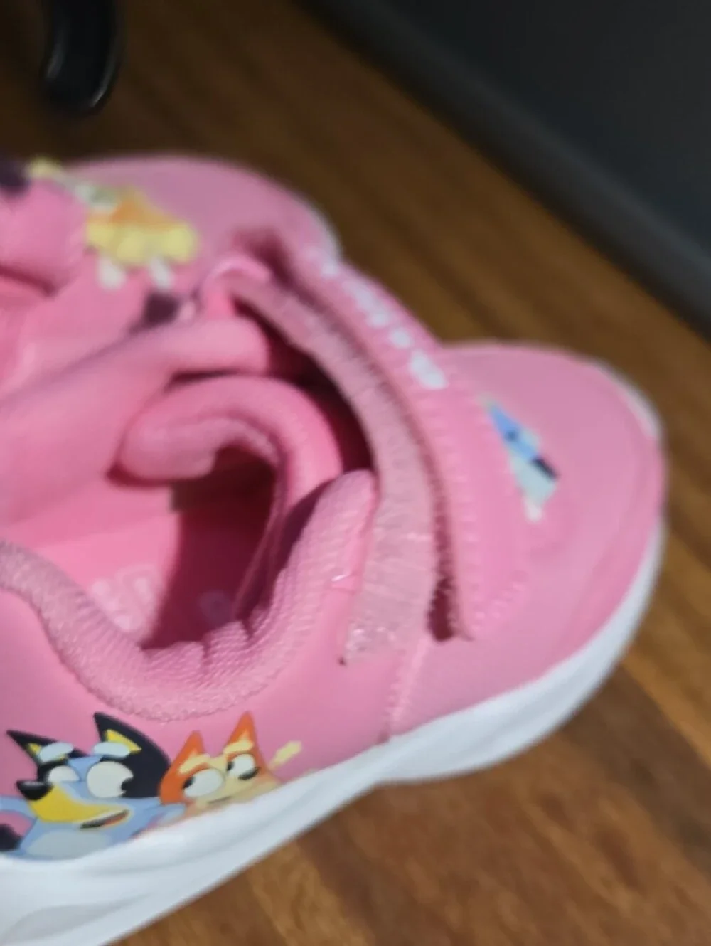 Bingo & Bluey Pink Kids Sneakers - Velcro Arch Strap Nwt Sz 8 Logo Fashion